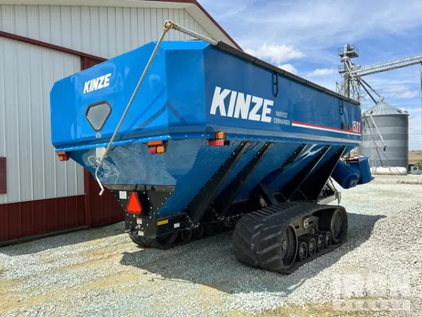 2025 Kinze 1521