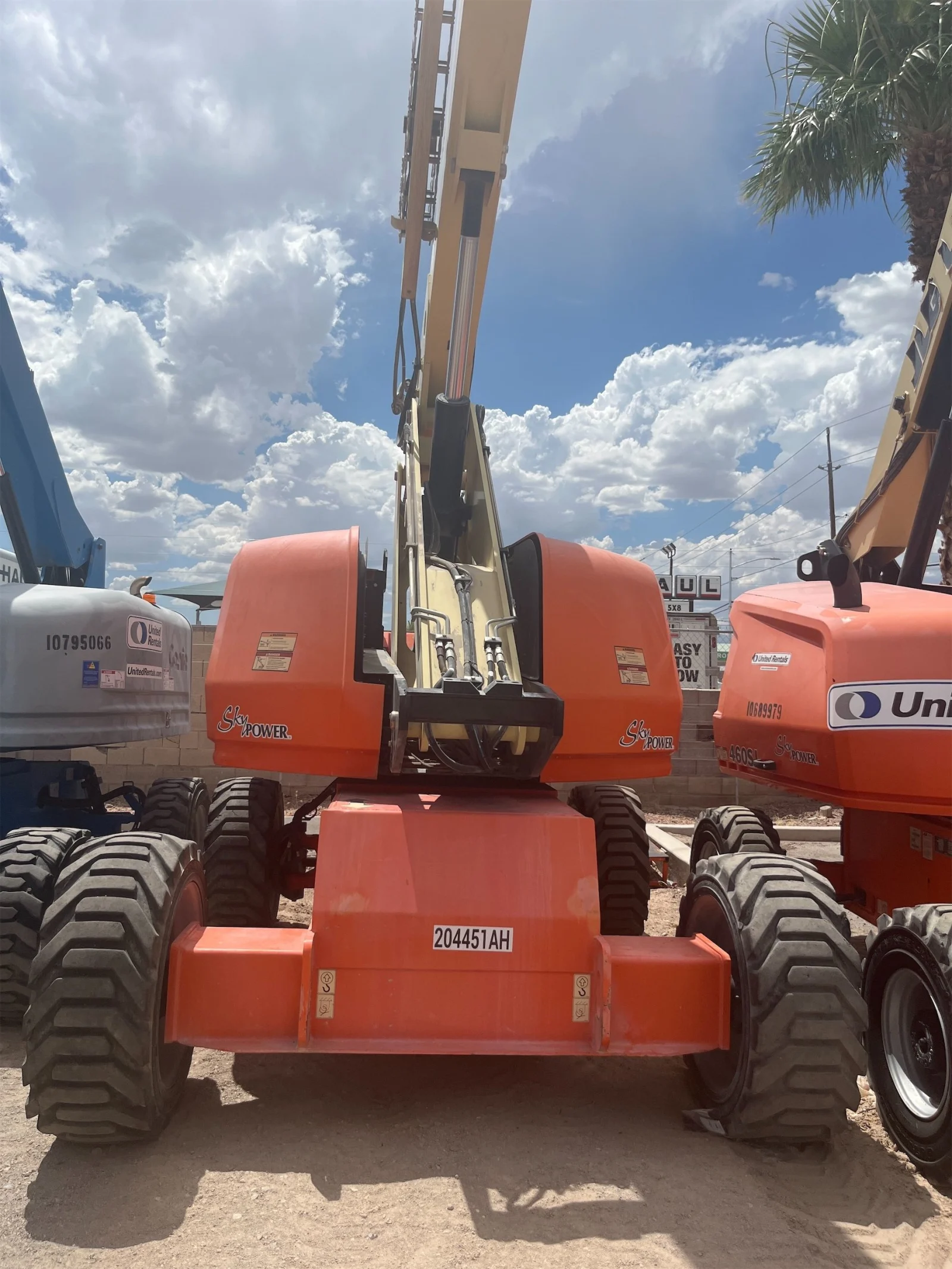 2018 JLG 660SJ