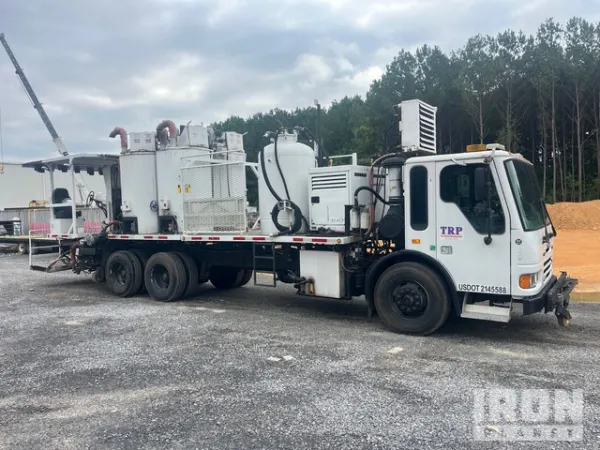 2006 Freightliner LC 068064 SB