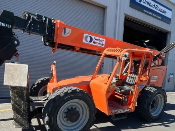 2019 JLG 10054