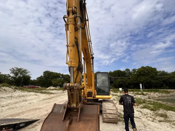 2019 Komatsu PC240LC-11