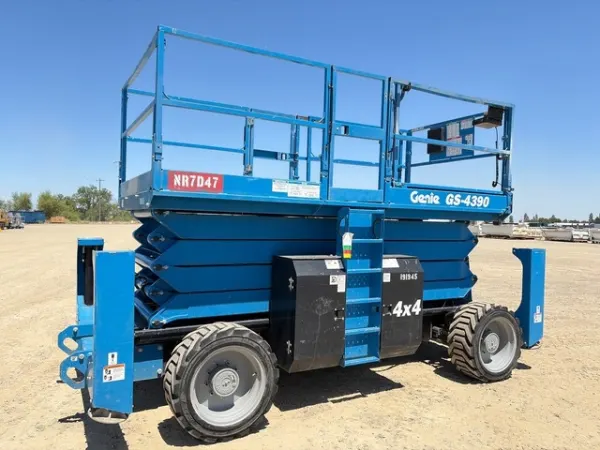 2017 Genie GS-4390RT