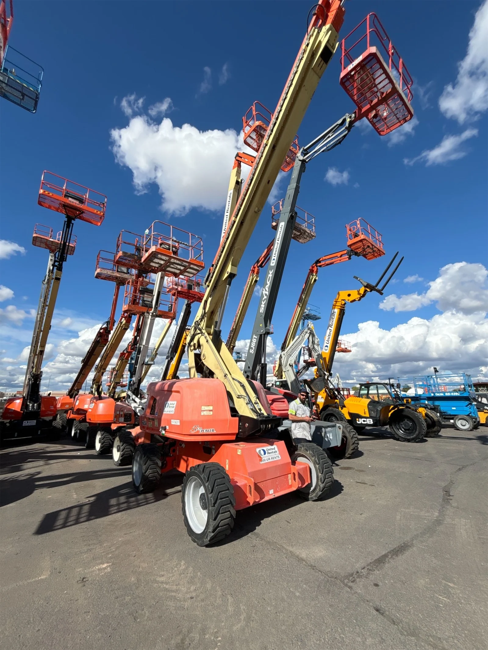 2018 JLG 660SJ
