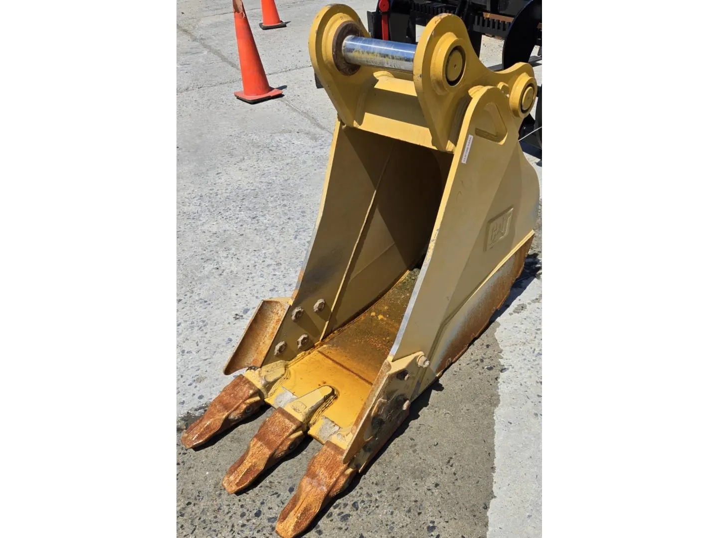 2023 Caterpillar 317 24" SD BUCKET 