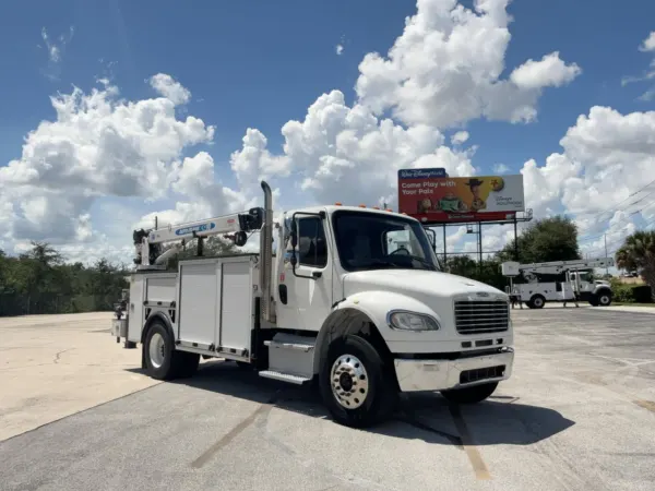2020 Freightliner M2106