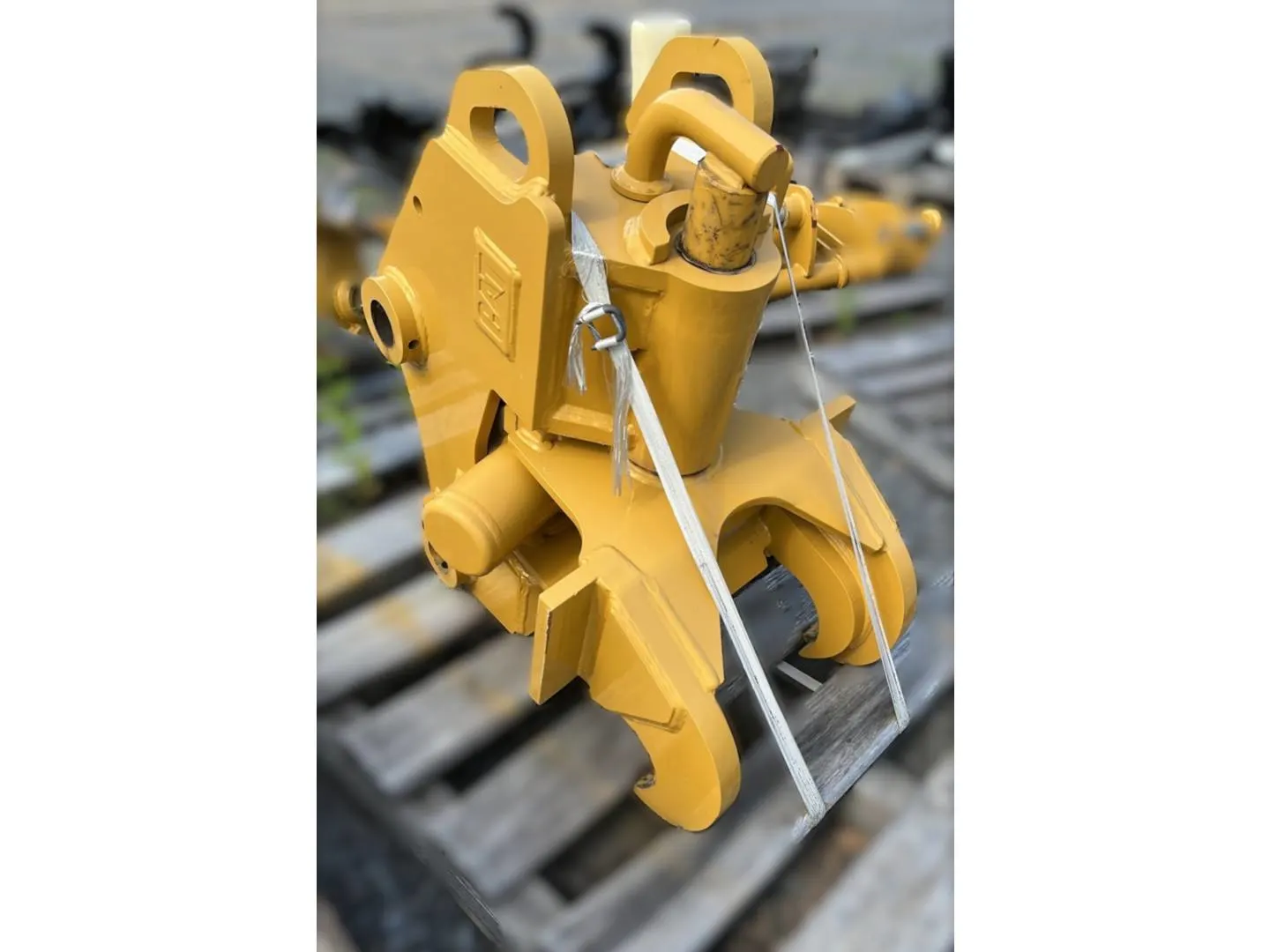 2023 Caterpillar TILTING COUPLER PIN LOCK - A LINKAGE