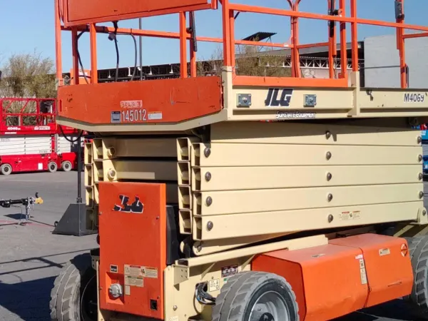 2015 JLG M4069LE