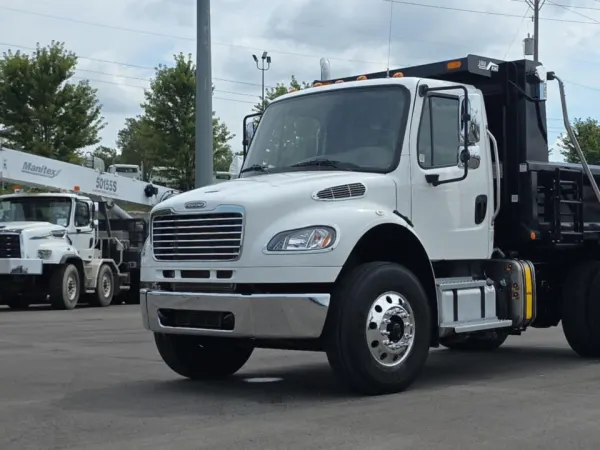 2019 Freightliner M2106