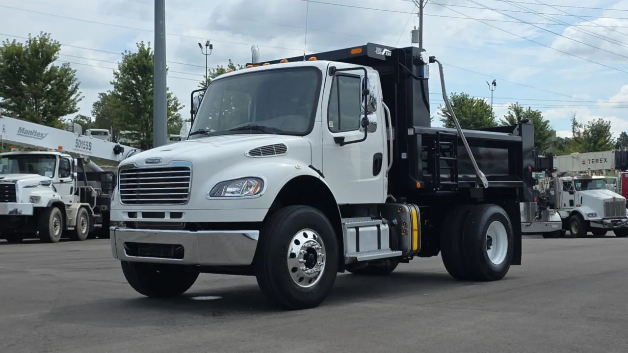 2019 Freightliner M2106