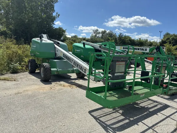 2016 JLG 400S