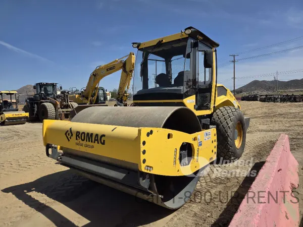 2021 BOMAG BW211D-5 Single Drum