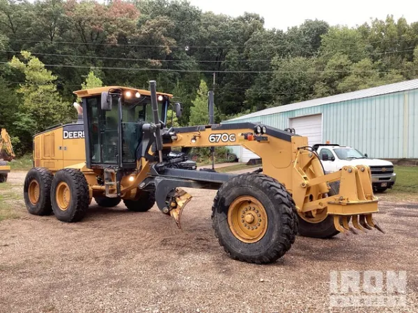 2012 John Deere 670G