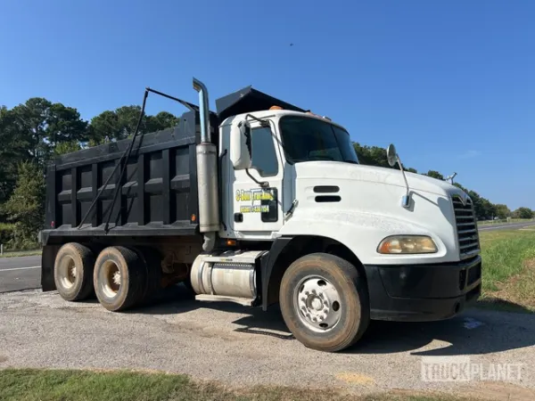 2010 Mack CXU613