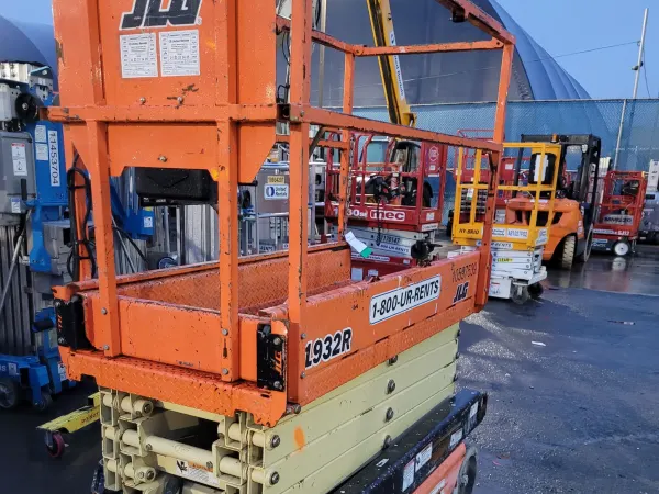 2017 JLG 1932R