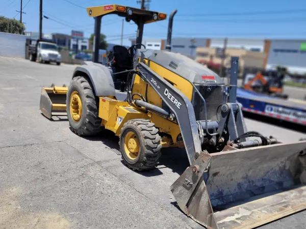 2019 John Deere 210L EP