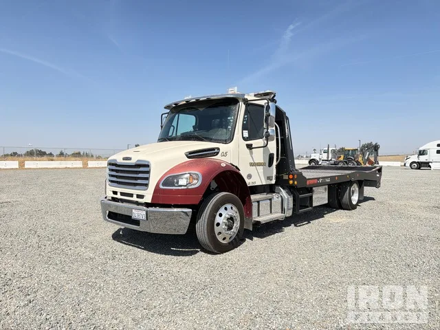 2024 Freightliner M2 106