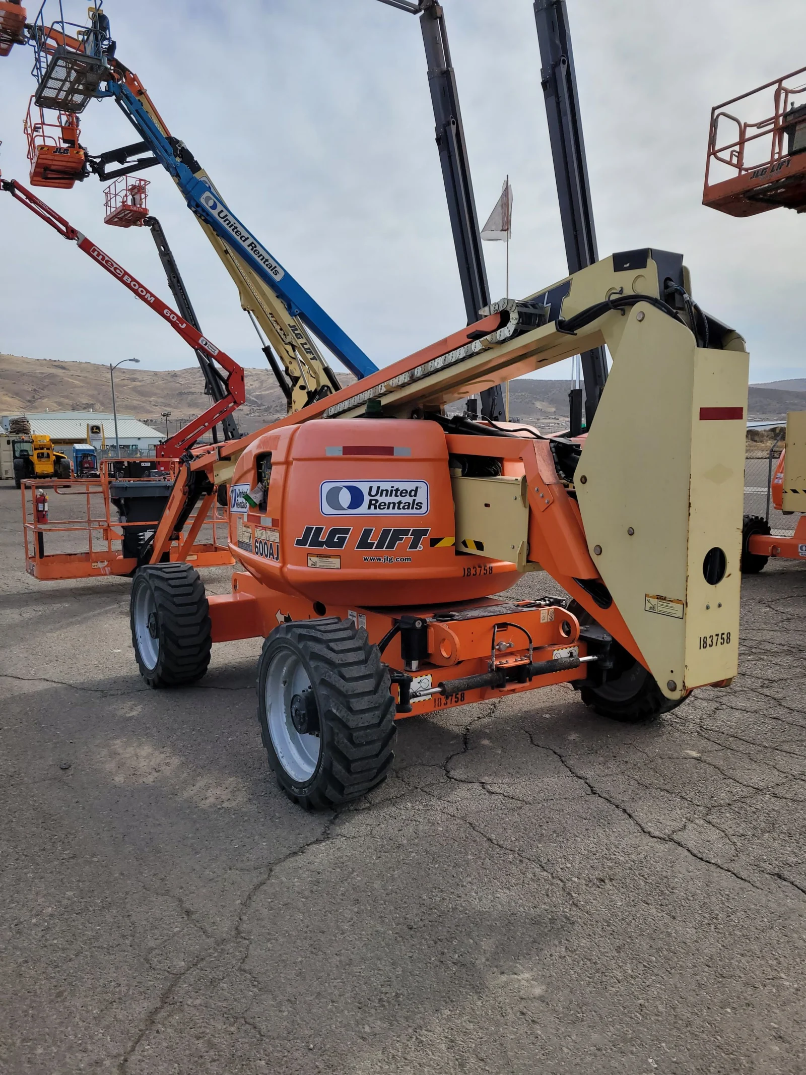 2017 JLG 600AJ Articulating