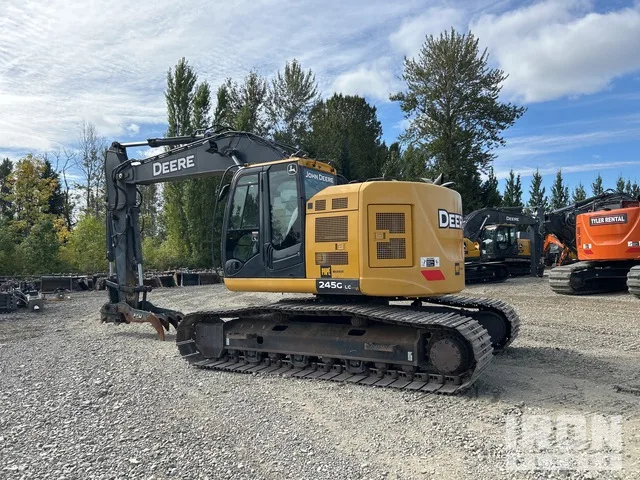 2018 John Deere 245G LC