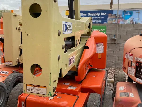 2012 JLG E400AJPN-Articulating