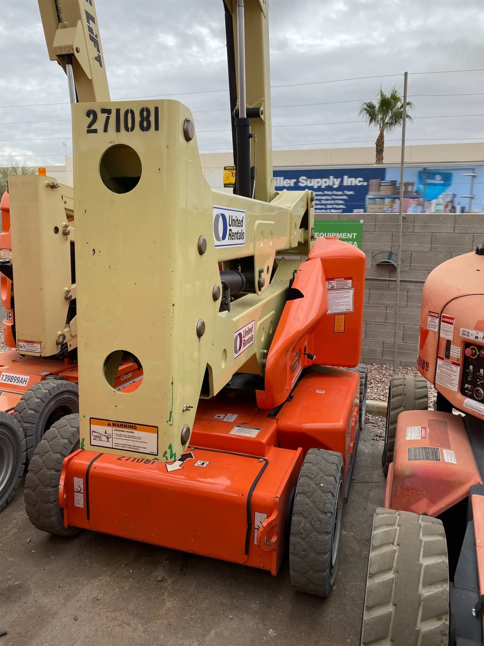 2012 JLG E400AJPN-Articulating