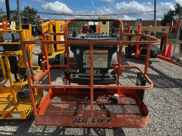 2015 JLG E450AJ