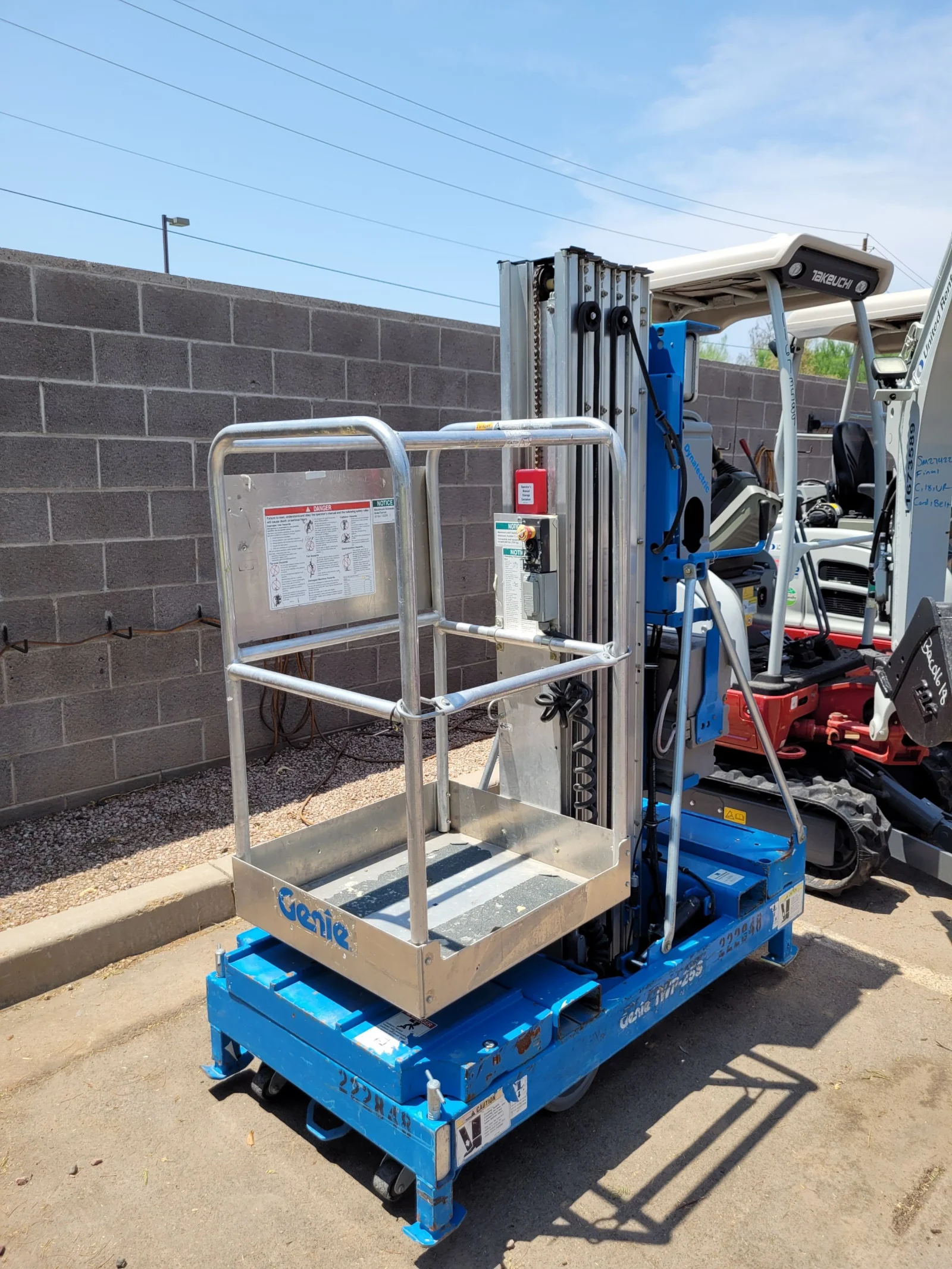 2018 Genie IWP-25S DC Pusharound