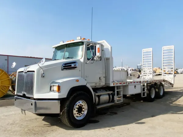 2017 WESTERN STAR 4700SB