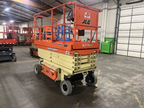 2017 JLG 2646ES