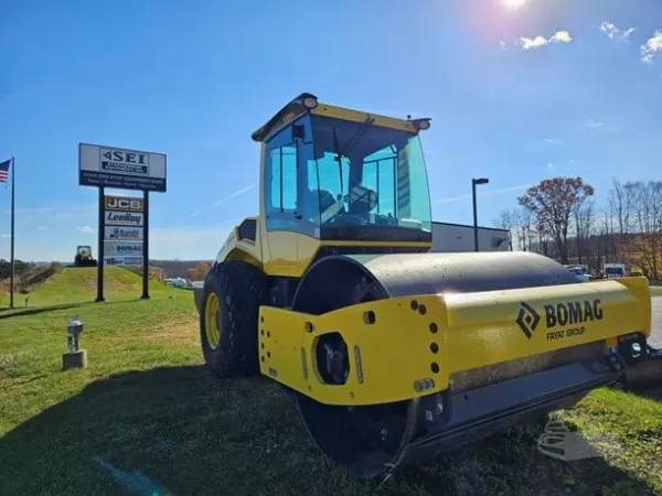 2025 BOMAG BW211D-5
