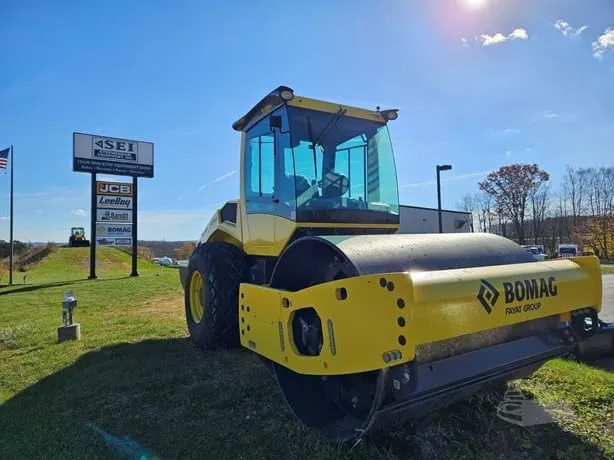 2025 BOMAG BW211D-5