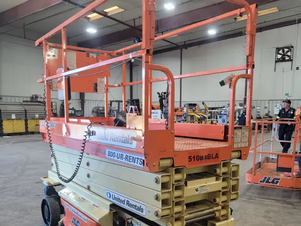 2017 JLG 3246ES