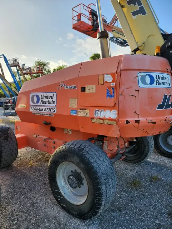 2017 JLG 600S