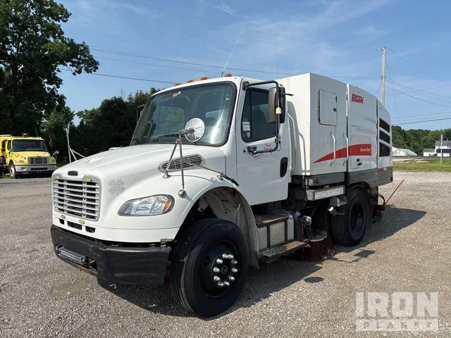 2012 Freightliner M2 106