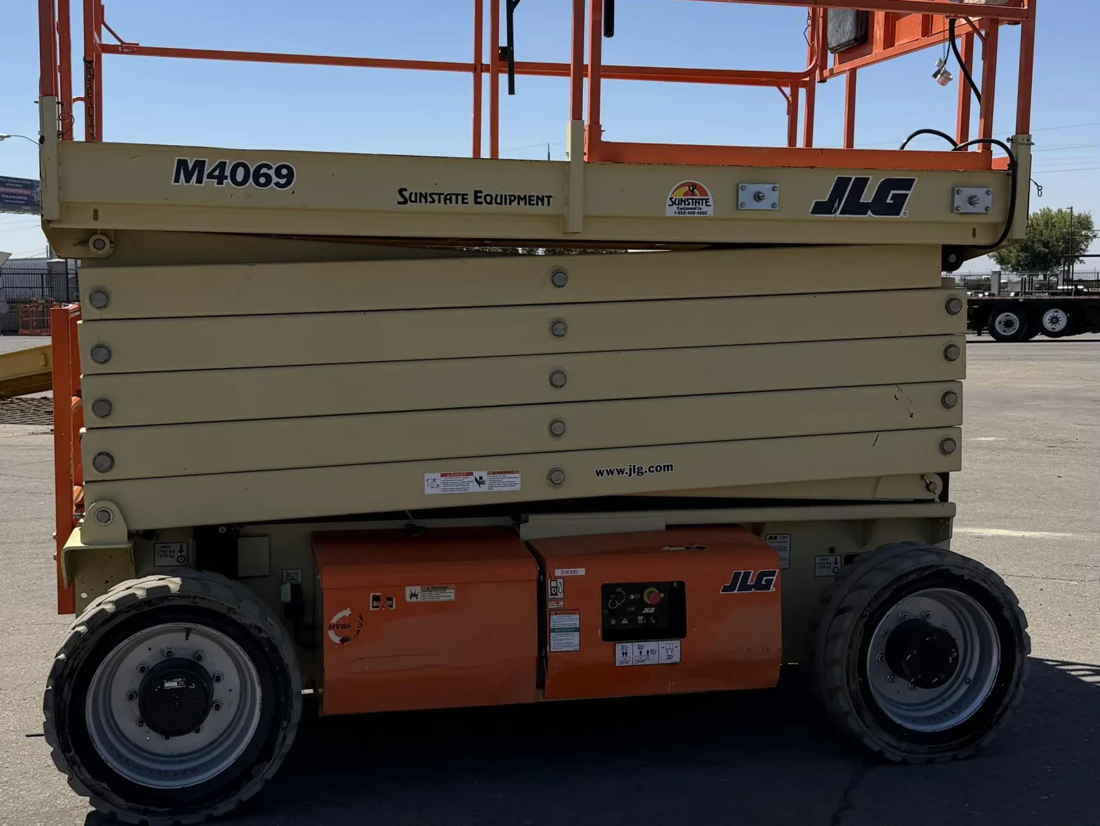 2017 JLG M4069LE