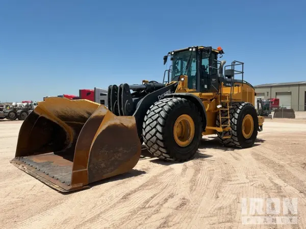 2022 John Deere 844L