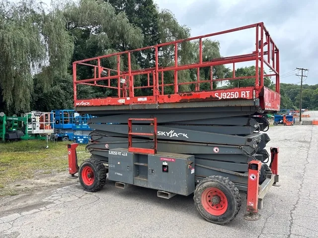 2017 Skyjack SJ9250RT
