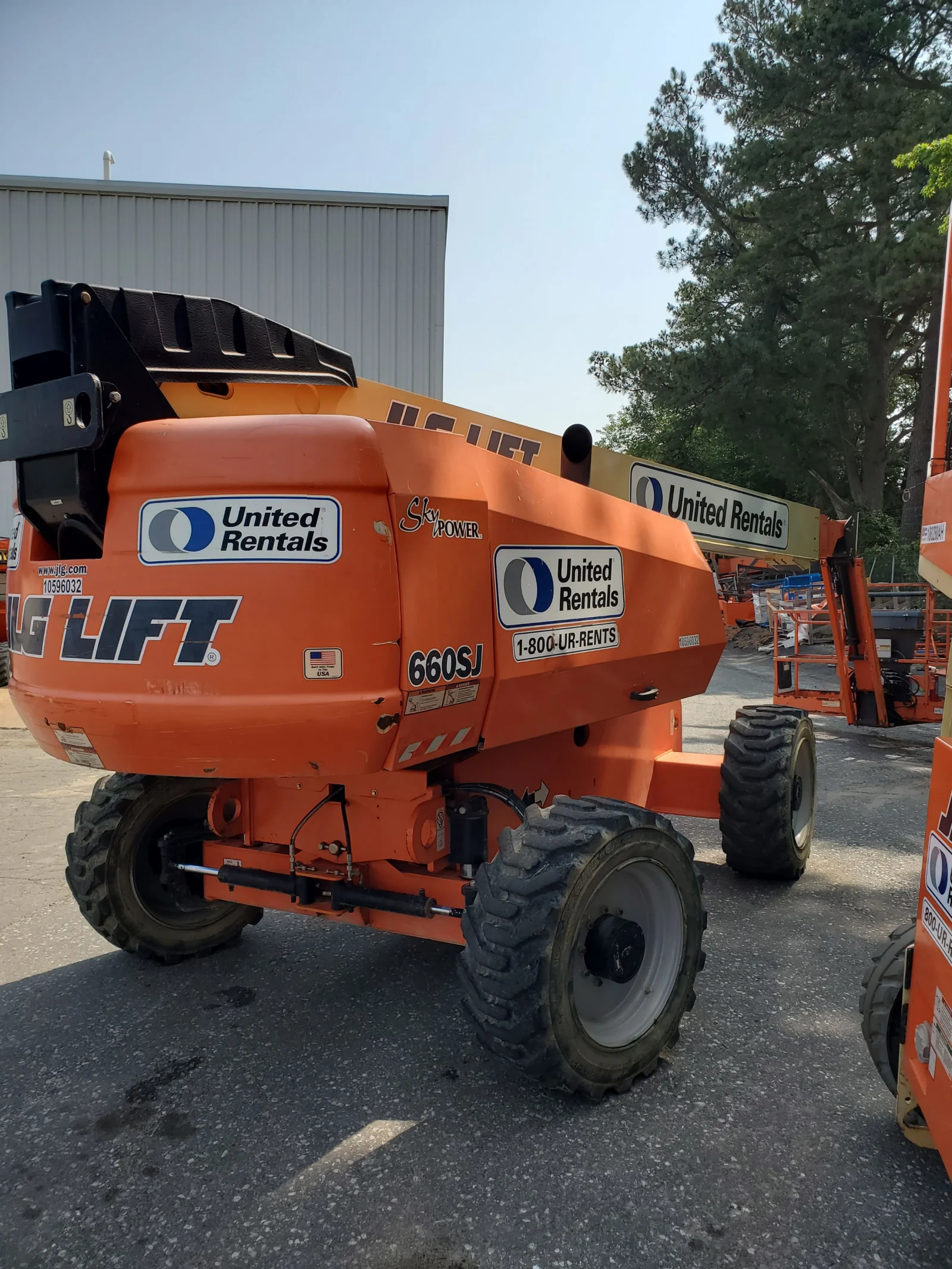 2017 JLG 660SJ