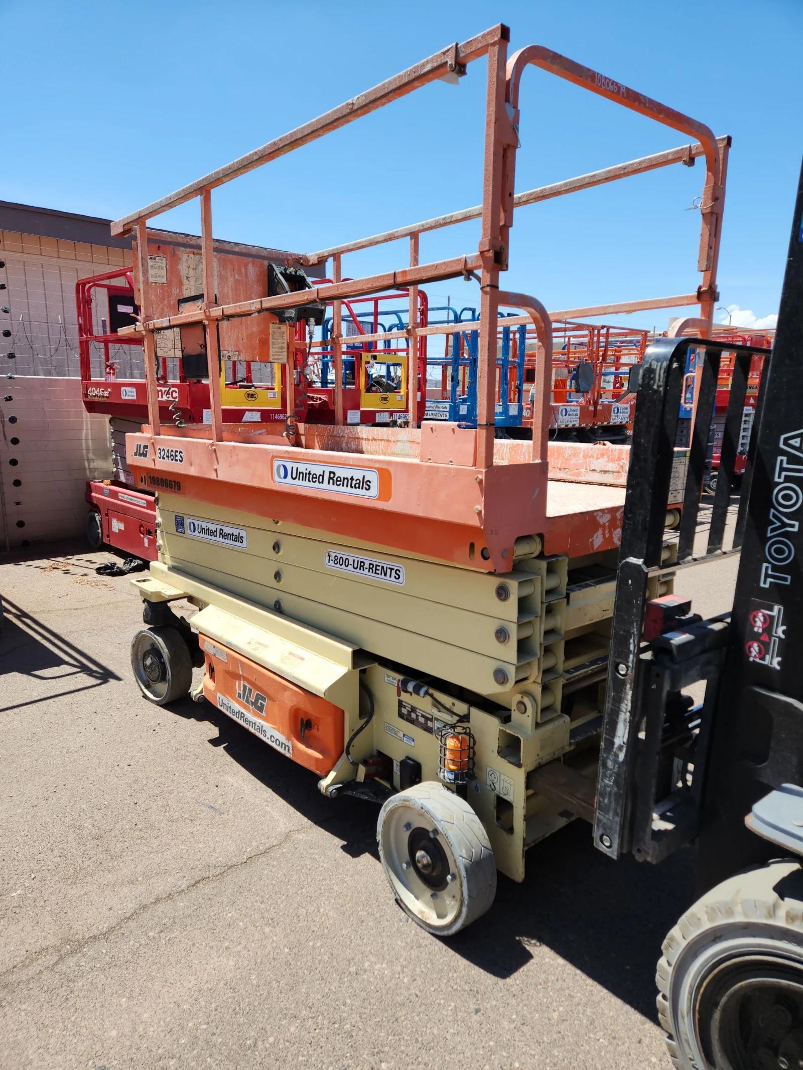 2018 JLG 3246ES