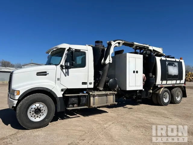 2011 Volvo VHD64B