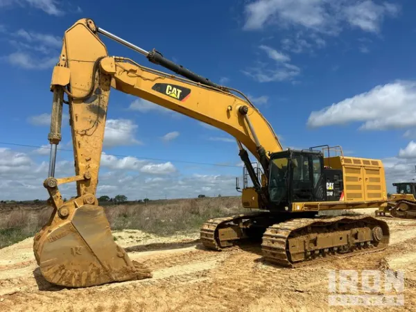 2019 Caterpillar 374FL