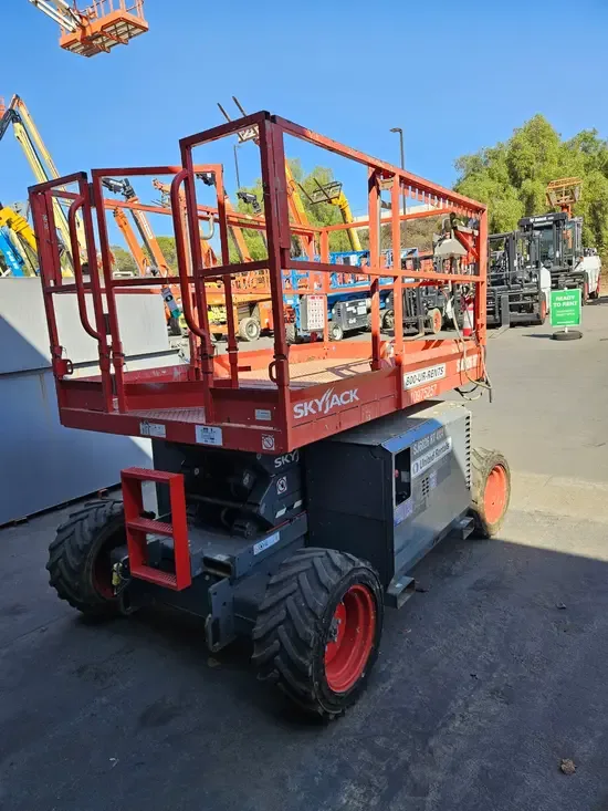 2019 Skyjack SJ6826RT Rough Terrain