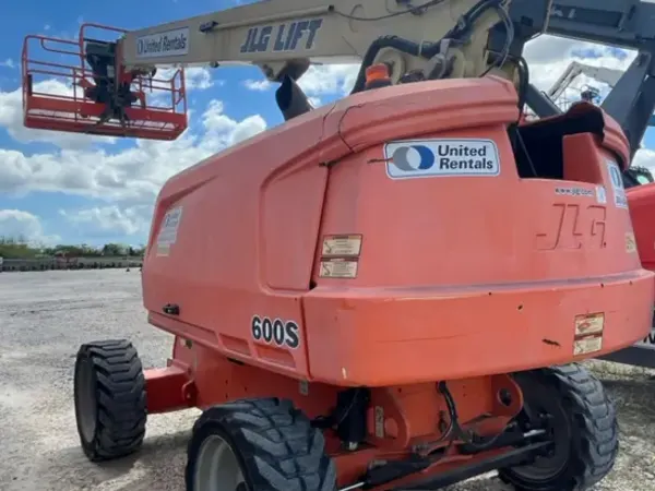 2017 JLG 600S