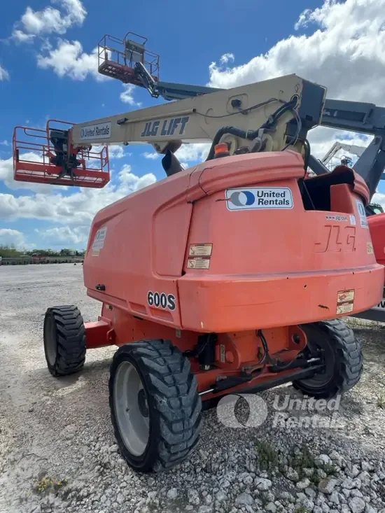 2017 JLG 600S