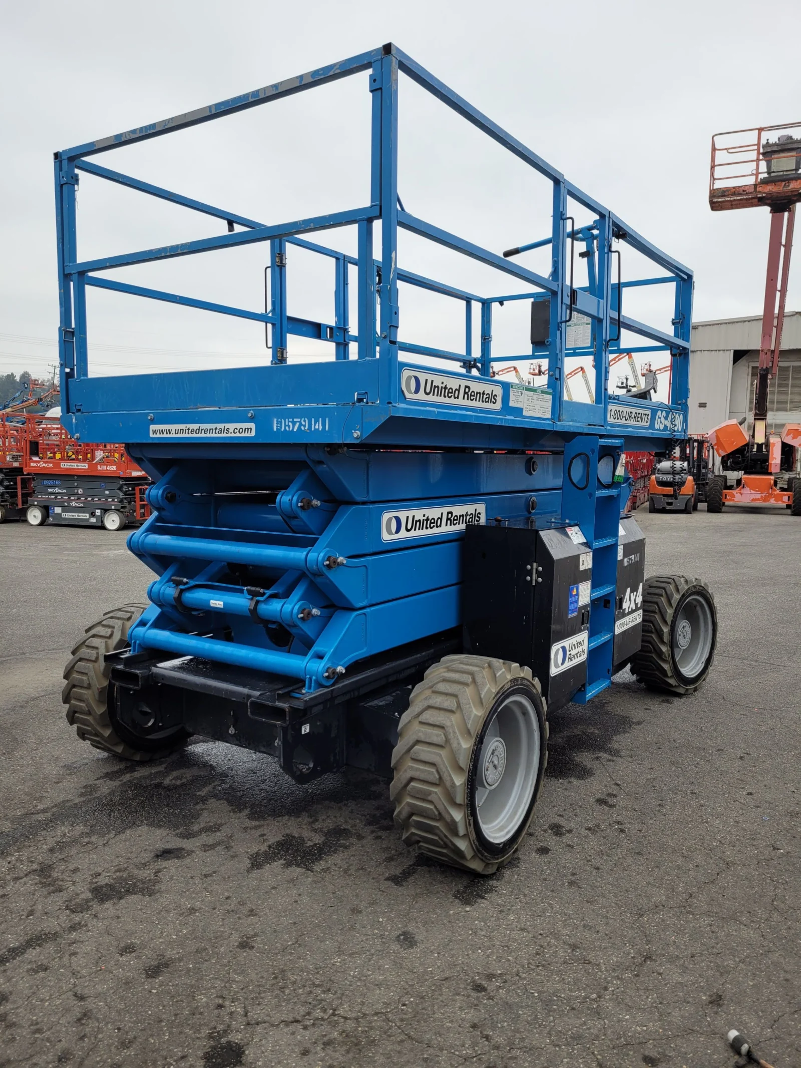 2017 Genie GS-4390-RT-Rough-Terrain
