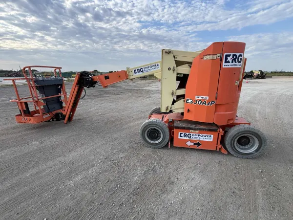 2015 JLG E300AJP
