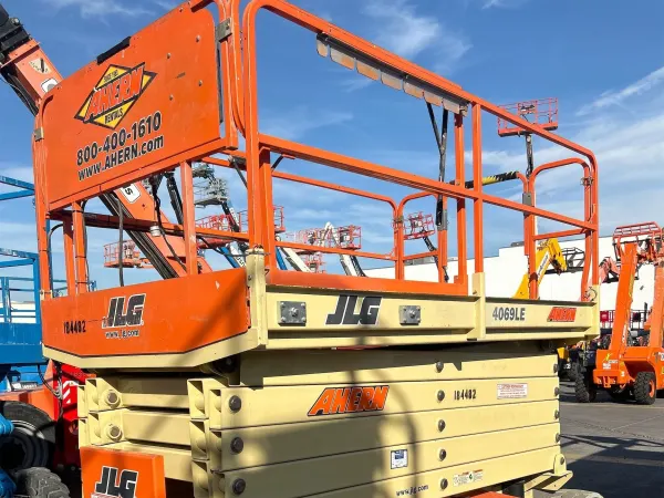 2017 JLG 4069LE