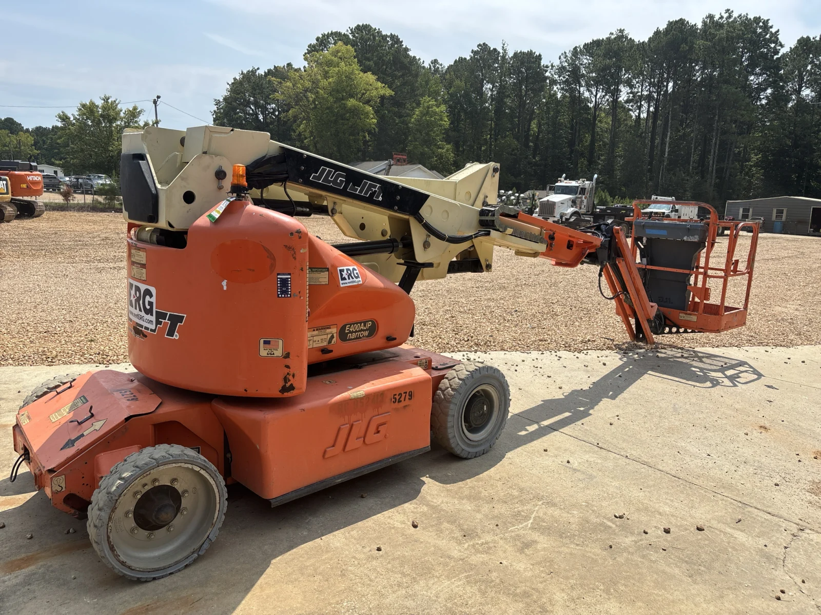 2013 JLG E400AJP