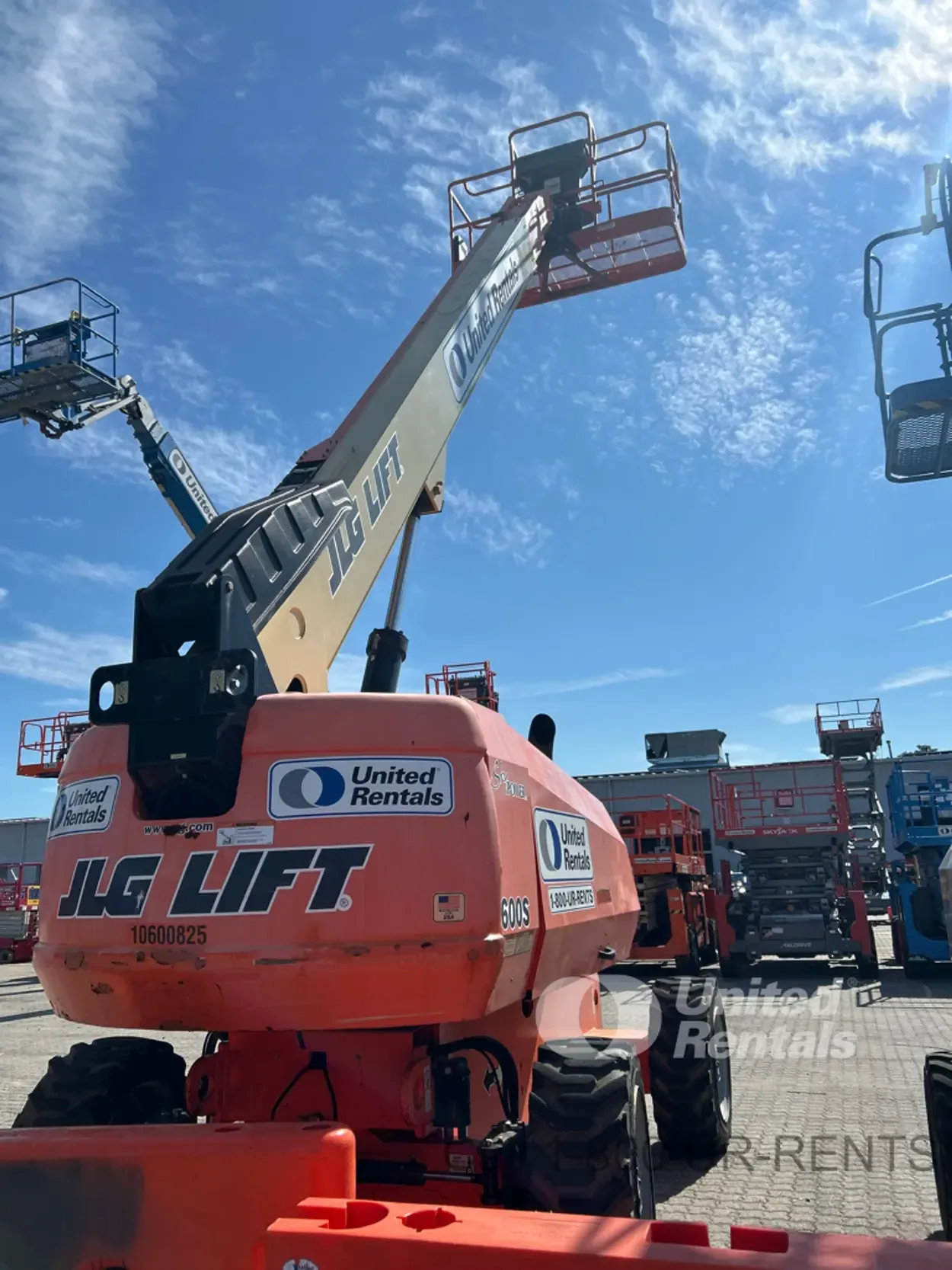 2017 JLG 600S