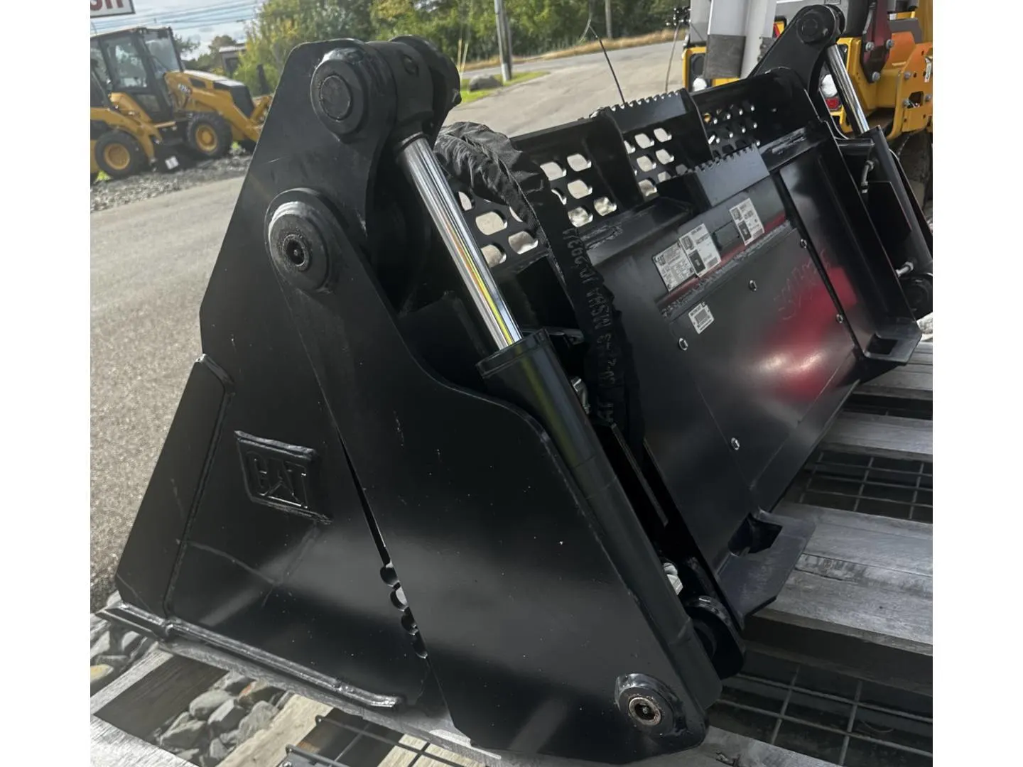 2021 Caterpillar SSL 62" MULTI PURPOSE BUCKET