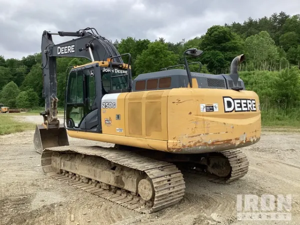 2015 John Deere 250G LC